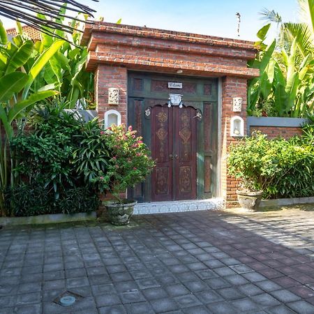 D-Anyar Stay And Surf Canggu Екстер'єр фото